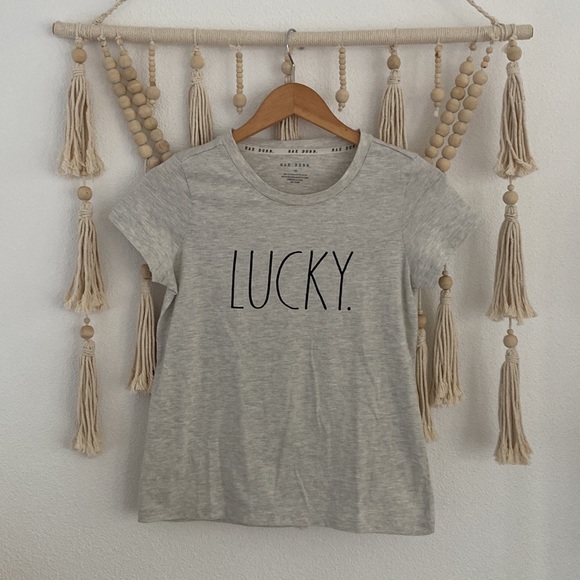 Rae Dunn lucky tee shirt short sleeve St. Patrick’s Day 🍀 Heather grey xs - Picture 4 of 14